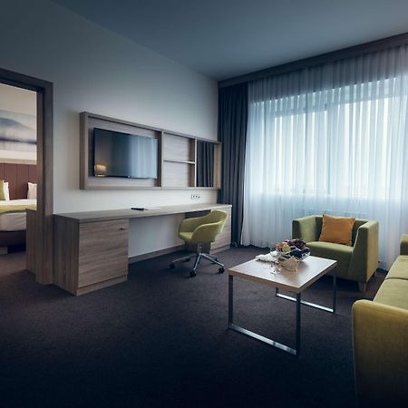 Wyndham Garden Astana Hotel Exterior photo
